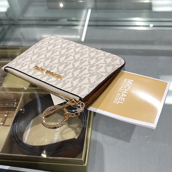 MICHAEL KORS JET SET TRAVEL SMALL TOP ZIP COINPOUCH WITH ID CARD VANILLA 
NWT - Picture 5 of 16